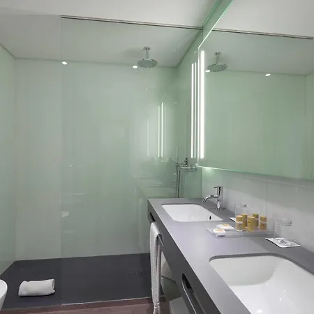 Eurostars Heroismo 4* Porto